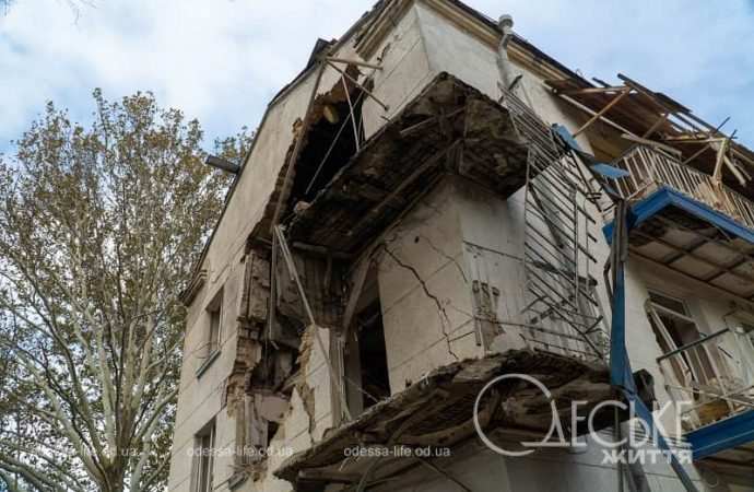 Последствия обстрела Одессы 18 октября 2024, трехэтажка