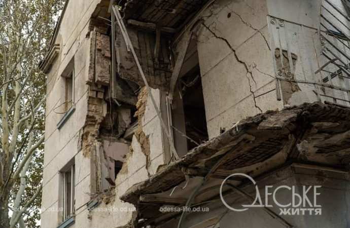 Последствия обстрела Одессы 18 октября 2024, стена