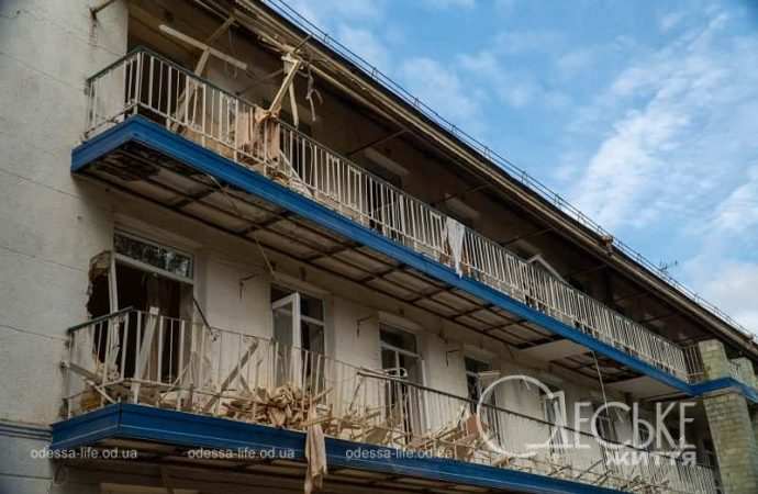 Последствия обстрела Одессы 18 октября 2024, пострадавшая база отдыха