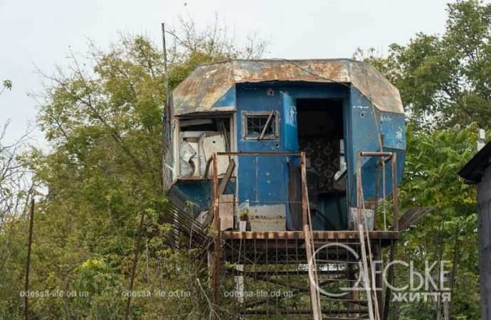 Последствия ночной атаки в Одессе, будка охранника