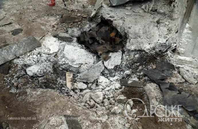 Последствия ночной атаки в Одессе, еще осколки