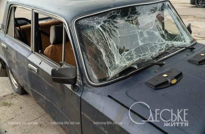 Последствия ночной атаки в Одессе, разбитое авто