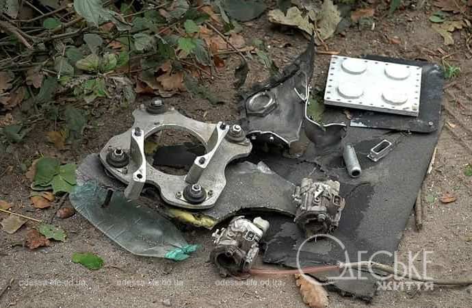 Последствия ночной атаки в Одессе, запчасти