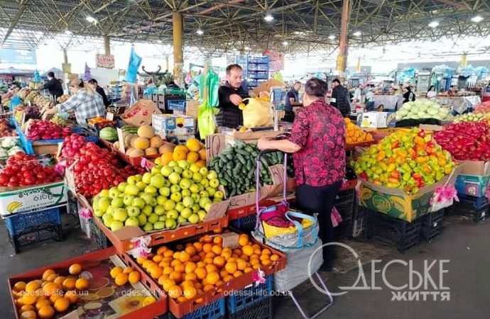 Фрукты на Привозе в октябре