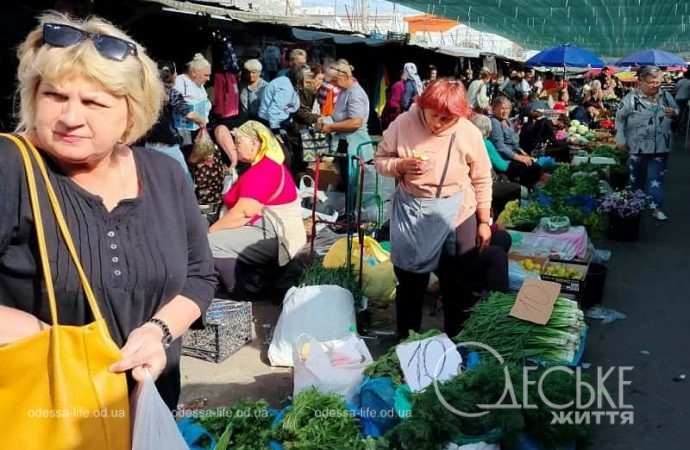 На Привозе: торговля зеленью