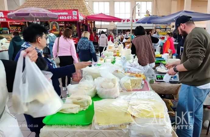 Привоз: молочный корпус