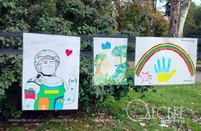 Выставка детских рисунков на Соборной площади-18