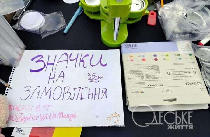 Студенческая ярмарка «Grechka» в Одессе, значки