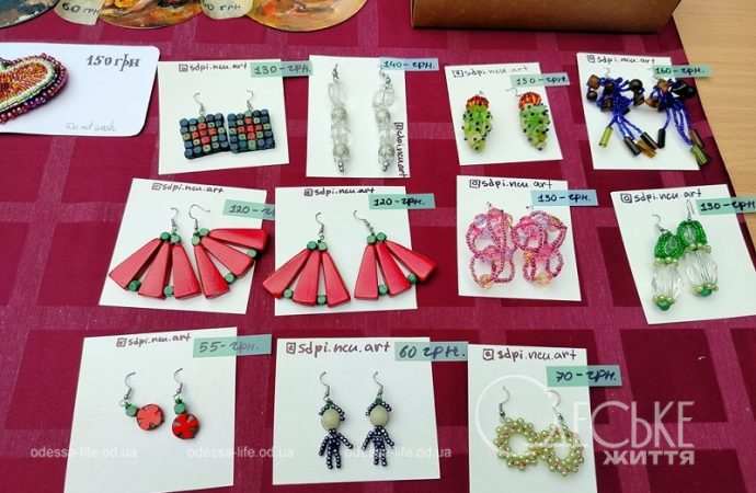 На ярмарке «Grechka» в Одессе, серьги
