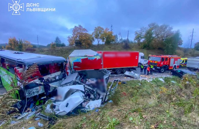 Автобус «Варшава-Одесса» попал в масштабную аварию: есть погибшие и пострадавшие (фото)