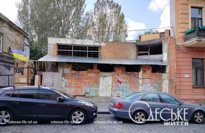 дом с одной стеной