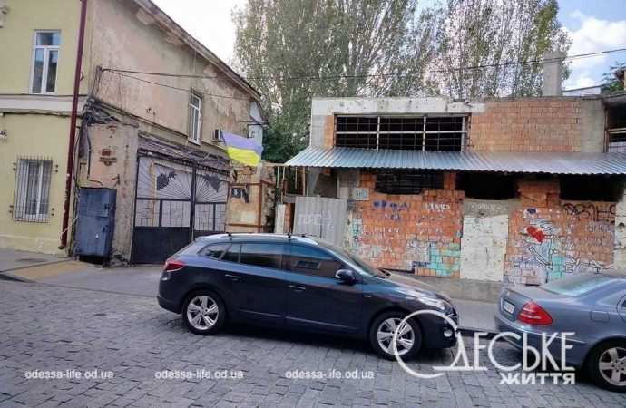 дом с одной стеной