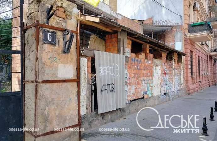 дом с одной стеной