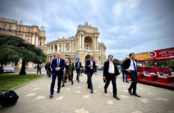 Труханов залучив до захисту Пушкіна італійців