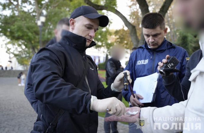 В Одесі на гарячому затримали голову громадської організації (відео)