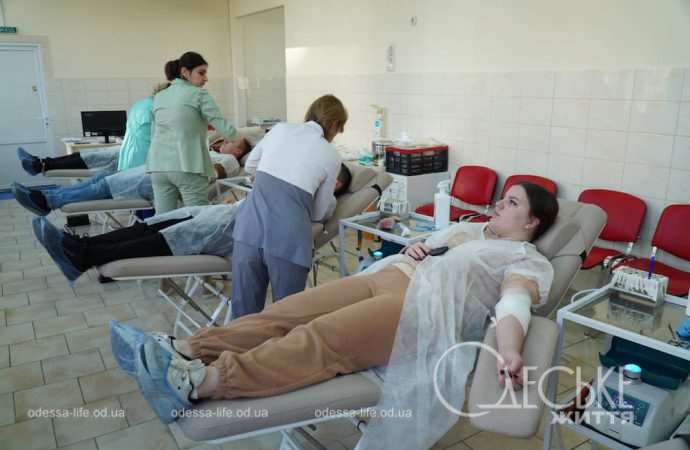 одесситы сдают кровь