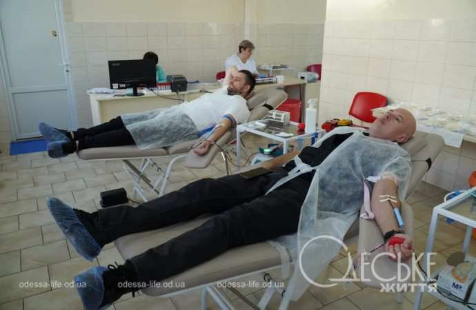 одесситы сдают кровь
