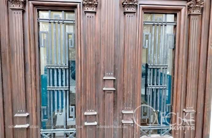 Старинные двери в центре Одессы9