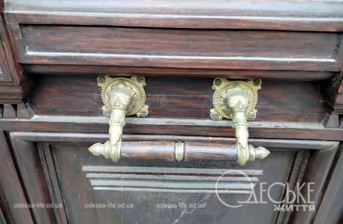 Старинные двери в центре Одессы6