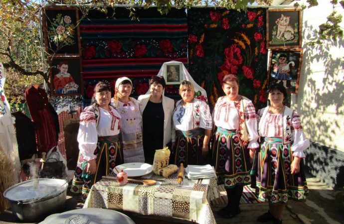 У селі на кордоні з Молдовою показали традиційну молдавську кухню (відео)