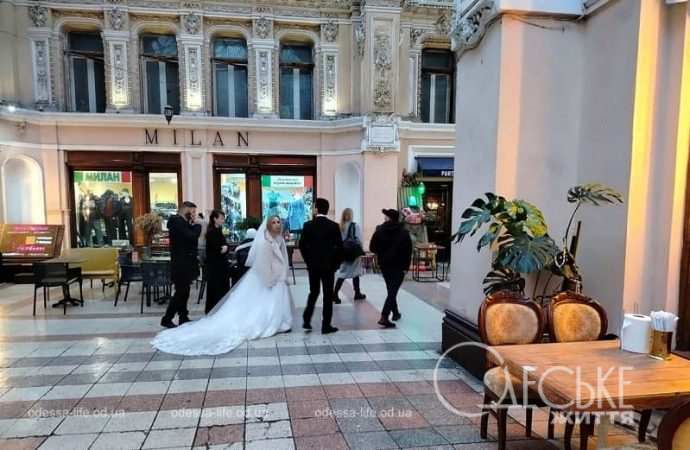 Ноябрь в Одессе, свадьба в Пассаже
