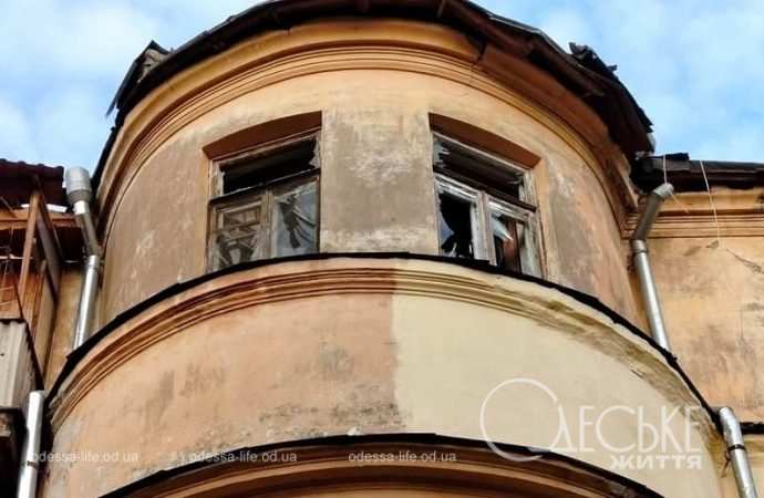 Одесса после обстрела 15 ноября, дом после пожара