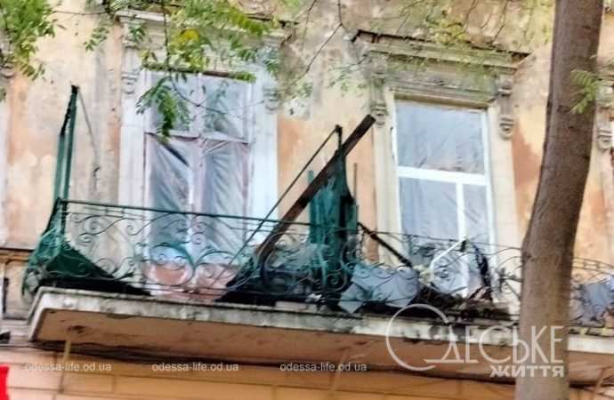 Одесса после обстрела 15 ноября, балкон