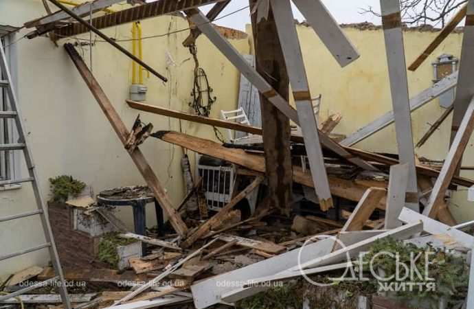 В Одессе ликвидируют последствия атаки 10 ноября 2024, то, что осталось от дома