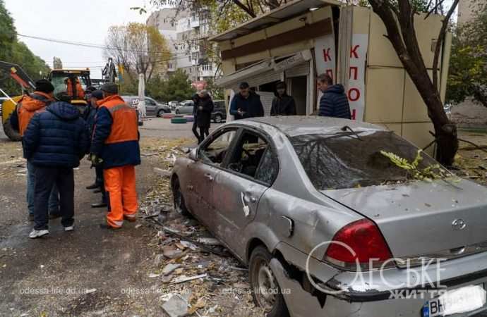 В Одессе ликвидируют последствия атаки 10 ноября 2024, коммунальные службы