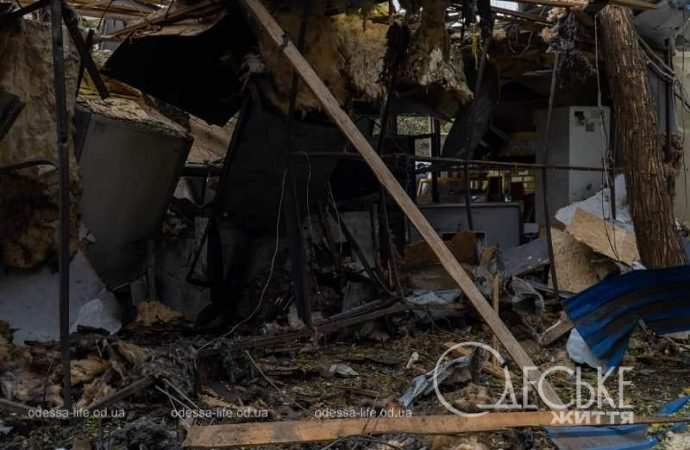 В Одессе ликвидируют последствия атаки 10 ноября 2024, разрушения
