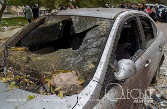 В Одессе ликвидируют последствия атаки 10 ноября 2024, авто