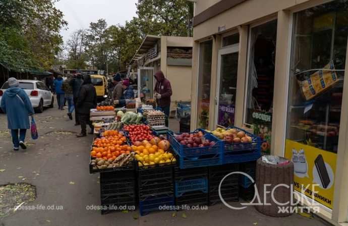 В Одессе ликвидируют последствия атаки 10 ноября 2024, рынок