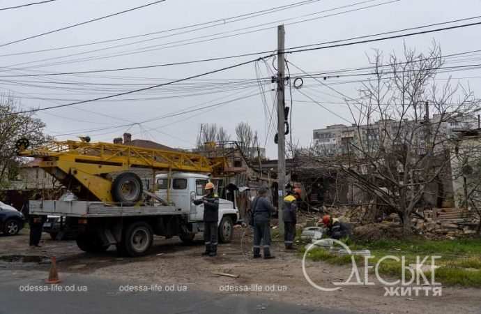 В Одессе ликвидируют последствия атаки 10 ноября 2024, техника