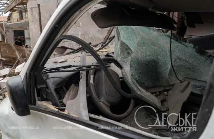 После атаки 10 ноября 2024, разбитое авто