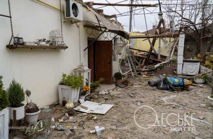 После атаки 10 ноября 2024, во дворе