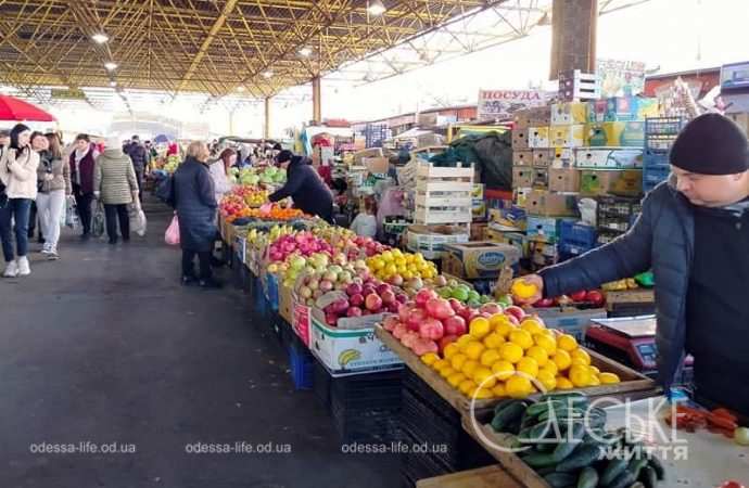Одесский Привоз в ноябре: яблоки, лимоны