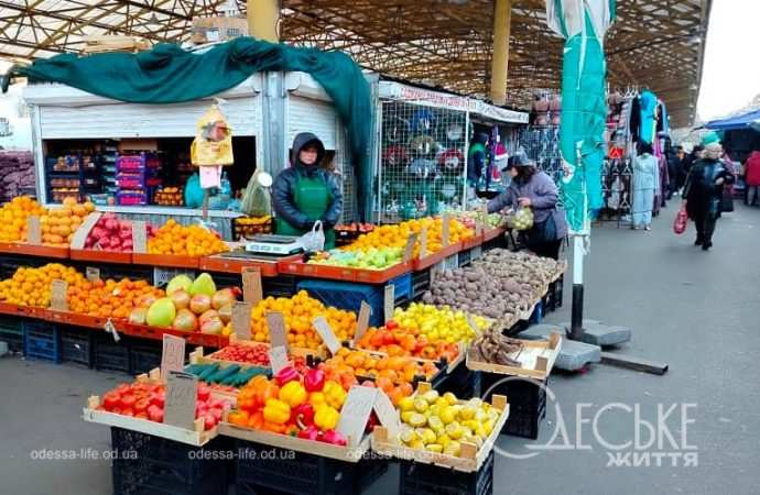 Привоз: хурма и лимоны