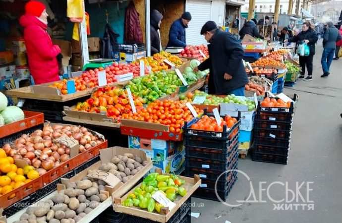 Фрукты на ноябрьском Привозе