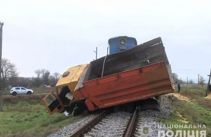 В Одесской области грузовик столкнулся с поездом