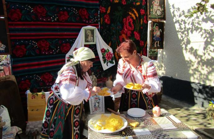 угощаем мамалыгой