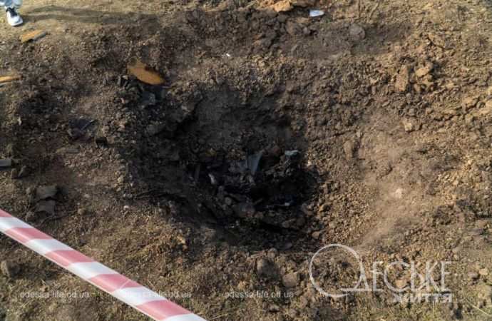 воронка от прилета дрона Шахед