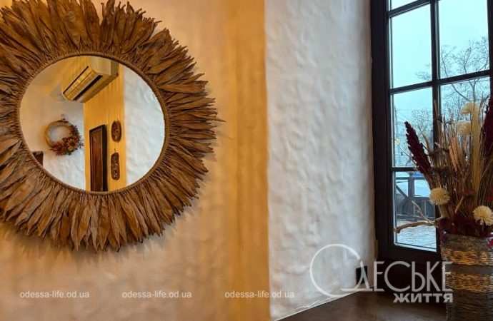 Casa Placinta, у окна