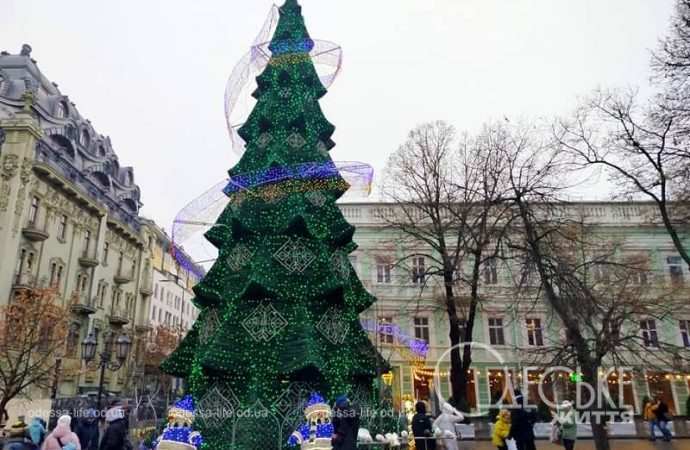Фотозона у главной елки, Одесса, Дерибасовская
