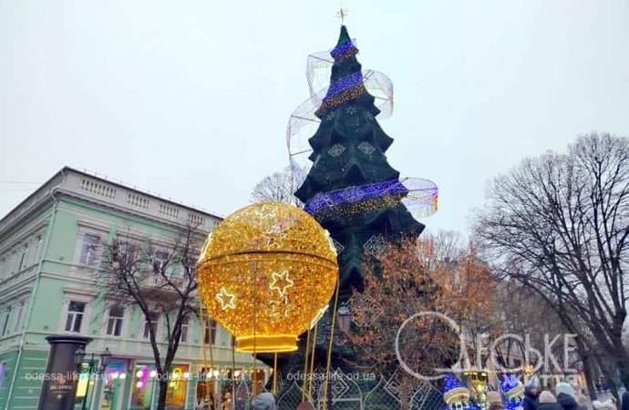 Главная елка Одессы, фотозона на Дерибасовской