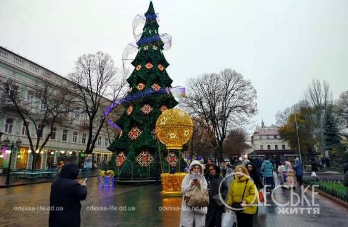 Главная елка Одессы, дерибасовская, декабрь 2024 г.