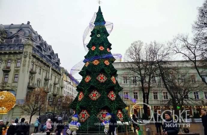 Главная елка Одессы зажглась
