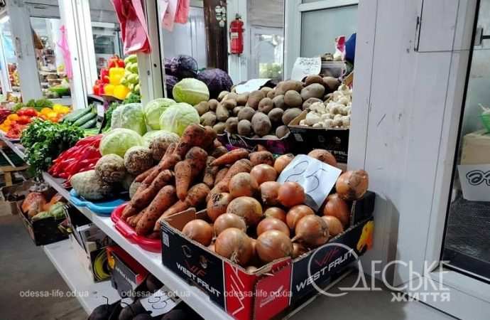 Новый рынок, лук, морковь