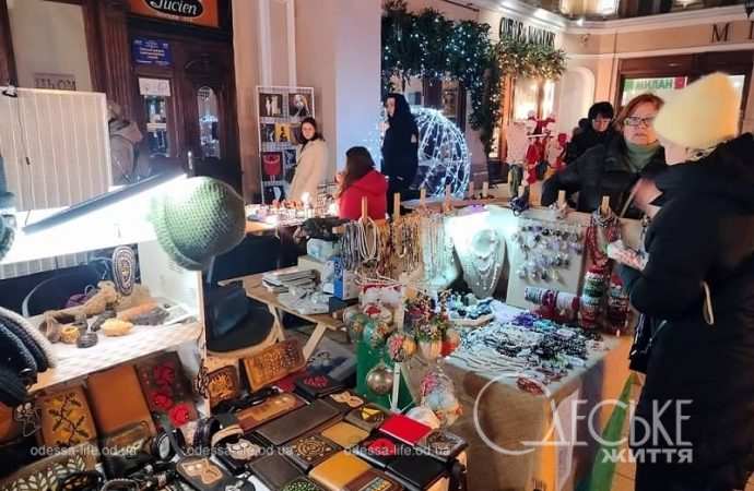 Рождественская ярмарка в одесском Пассаже, изделия ручной работы