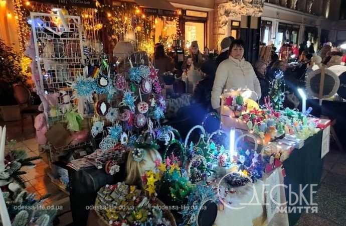 На ярмарке в Пассаже, украшения