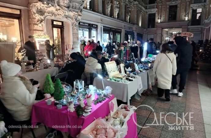 На ярмарке в Пассаже, посетители